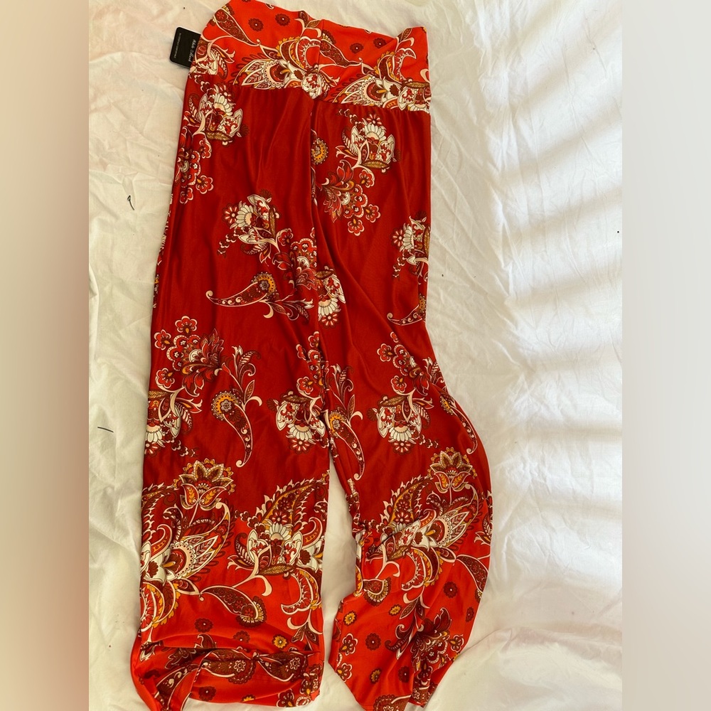 Women’s flowy palazzo pant , paisley print